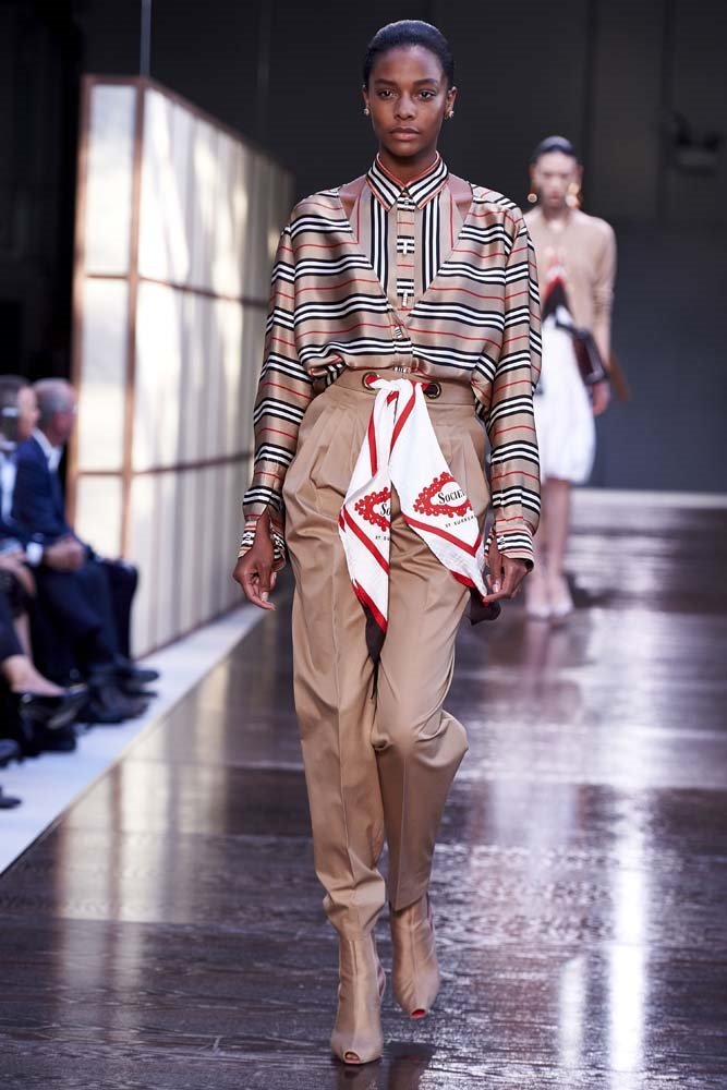 Riccardo Tisci'nin ilk Burberry şovu!