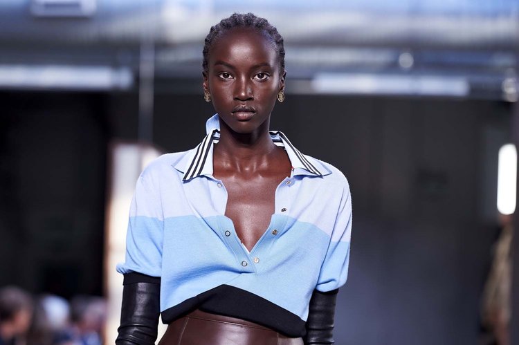 Riccardo Tisci'nin ilk Burberry şovu!