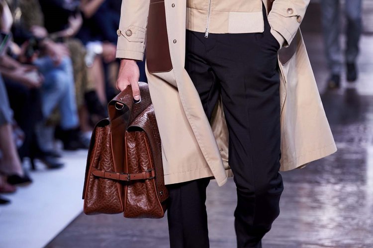 Riccardo Tisci'nin ilk Burberry şovu!