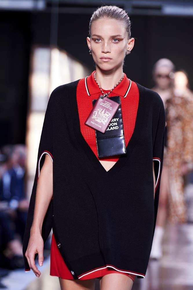 Riccardo Tisci'nin ilk Burberry şovu!