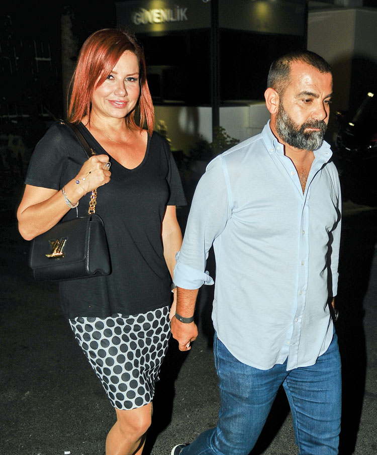 Ünlü sanatçılar sevenleriyle buluştu