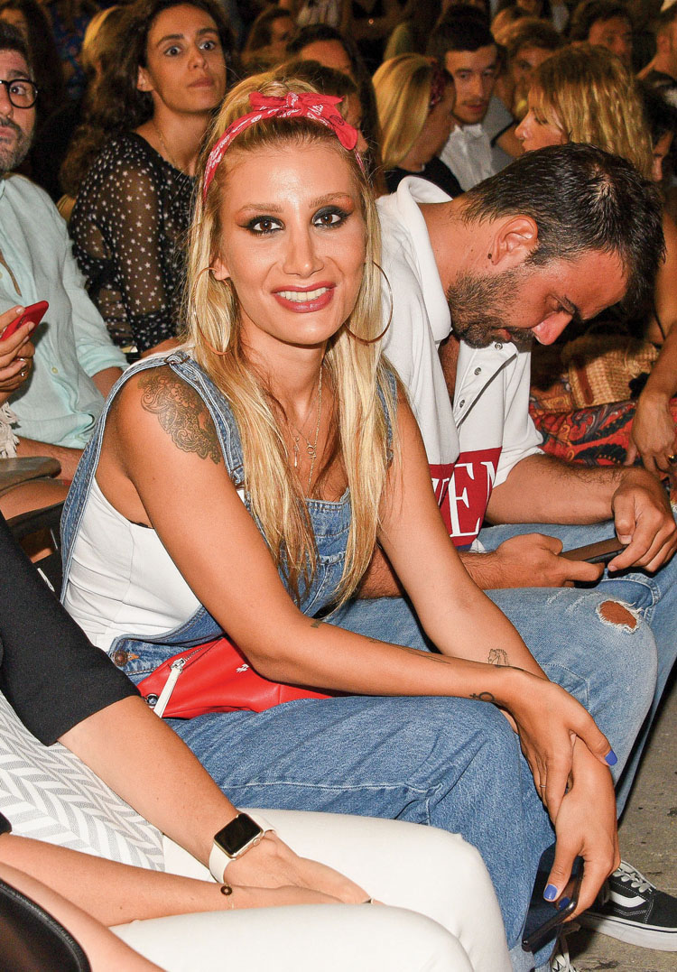 Ünlü sanatçılar sevenleriyle buluştu