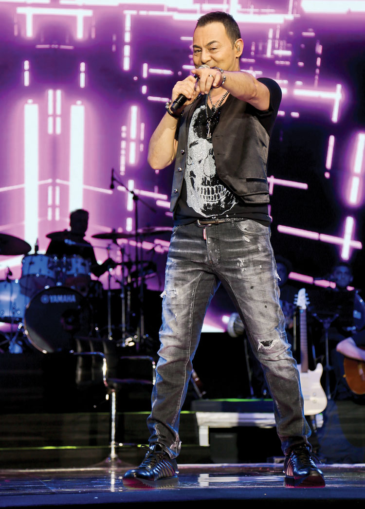 Ünlü sanatçılar sevenleriyle buluştu