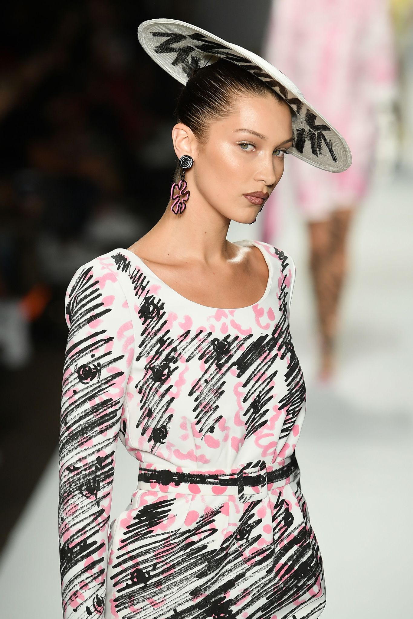 Moschino 2019 ilkbahar/yaz kreasyonu 