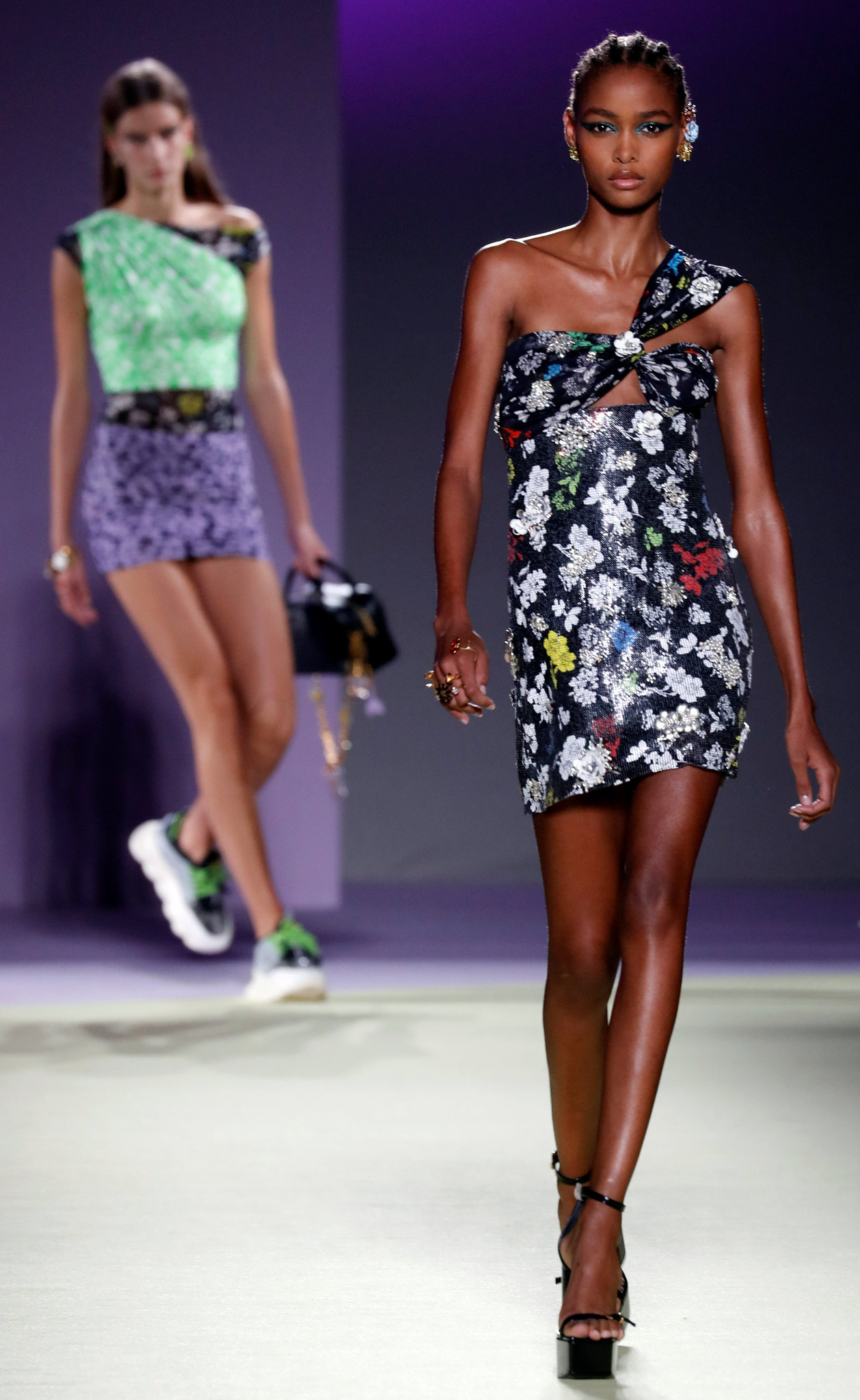 Versace 2019 ilkbahar/yaz kreasyonu