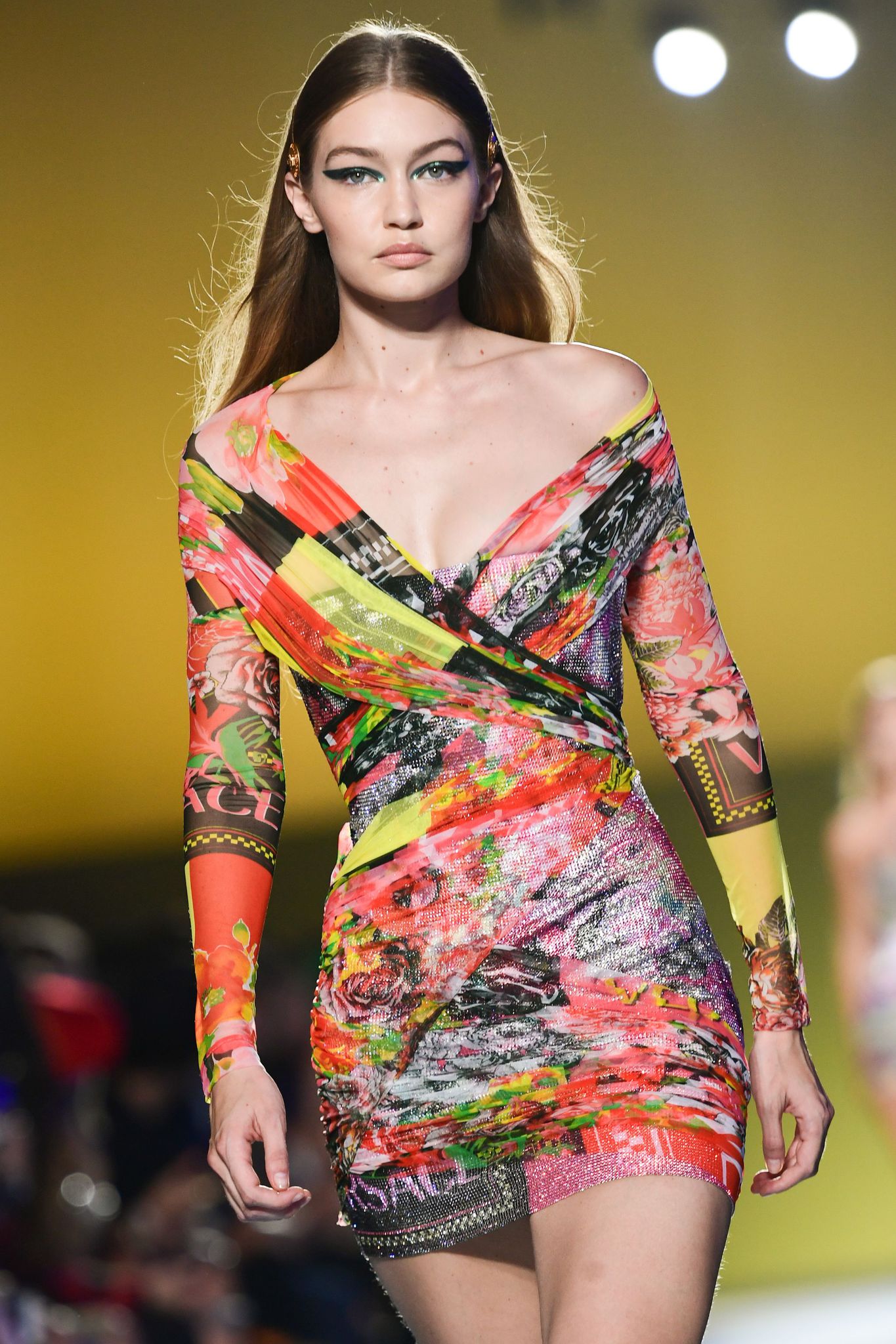 Versace 2019 ilkbahar/yaz kreasyonu