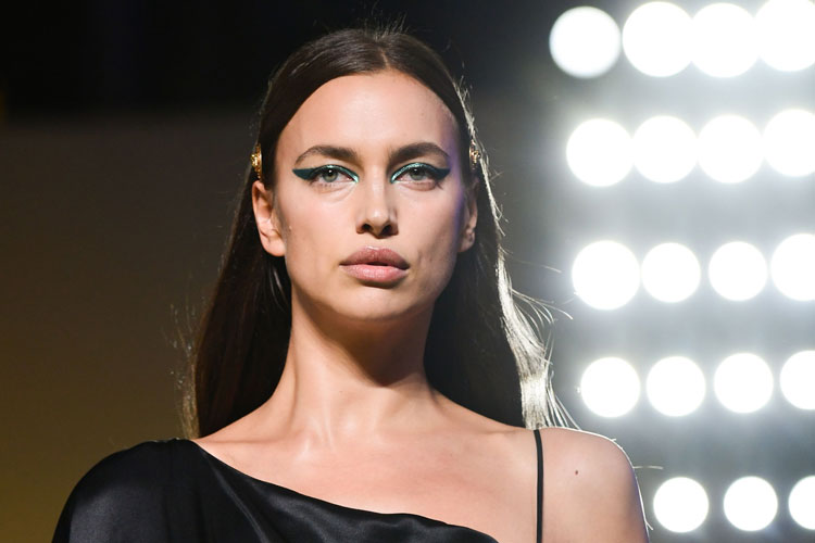 Versace 2019 ilkbahar/yaz kreasyonu