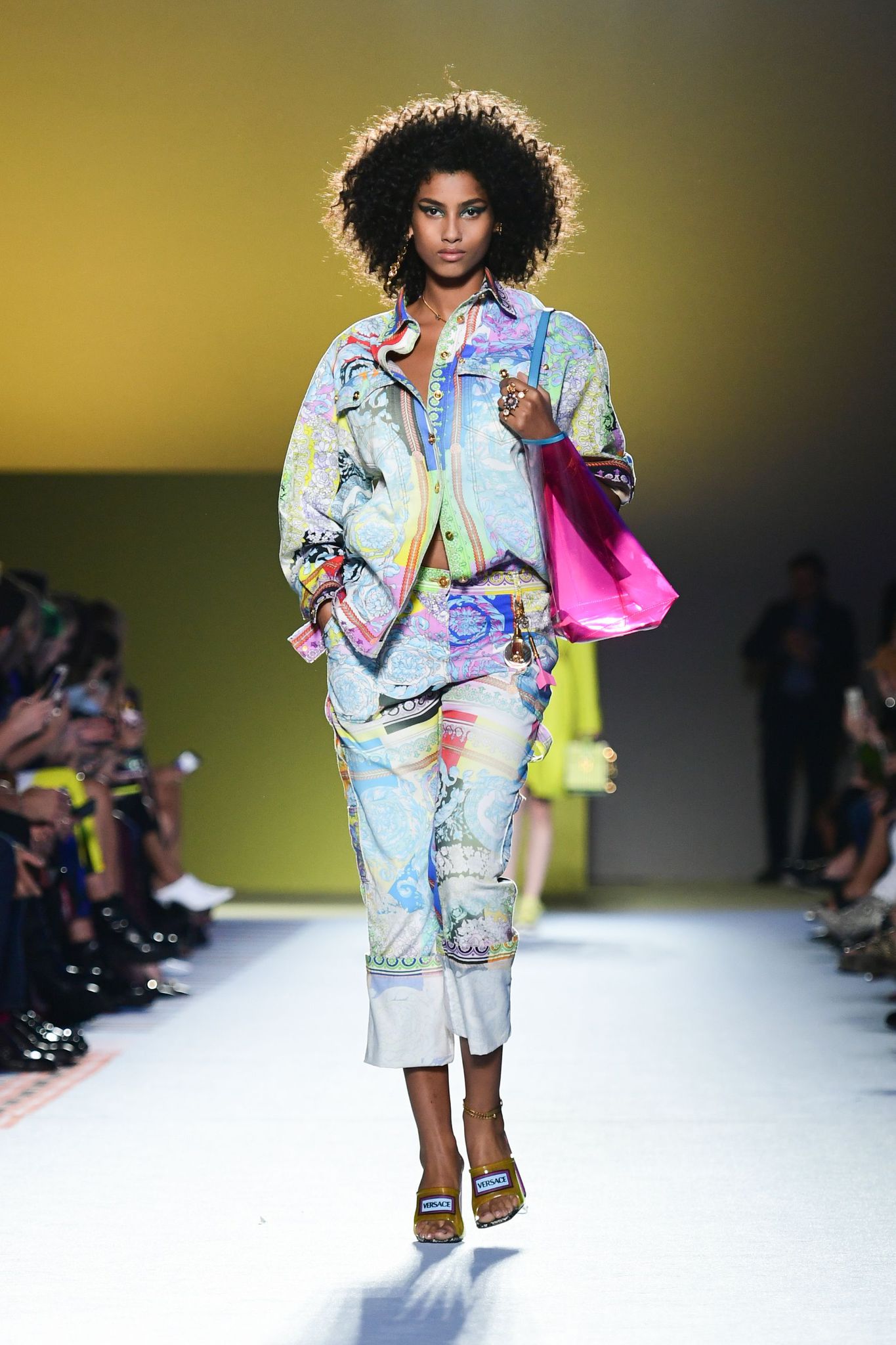 Versace 2019 ilkbahar/yaz kreasyonu