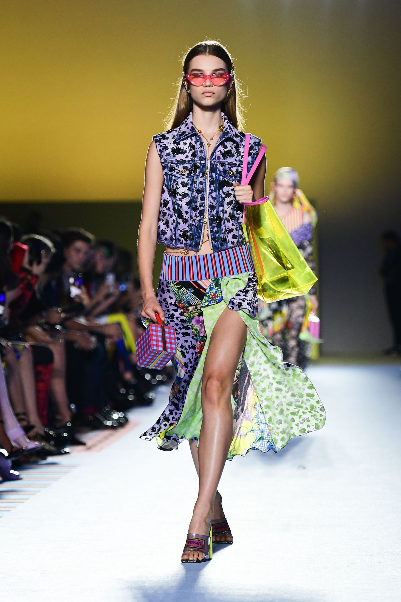 Versace 2019 ilkbahar/yaz kreasyonu