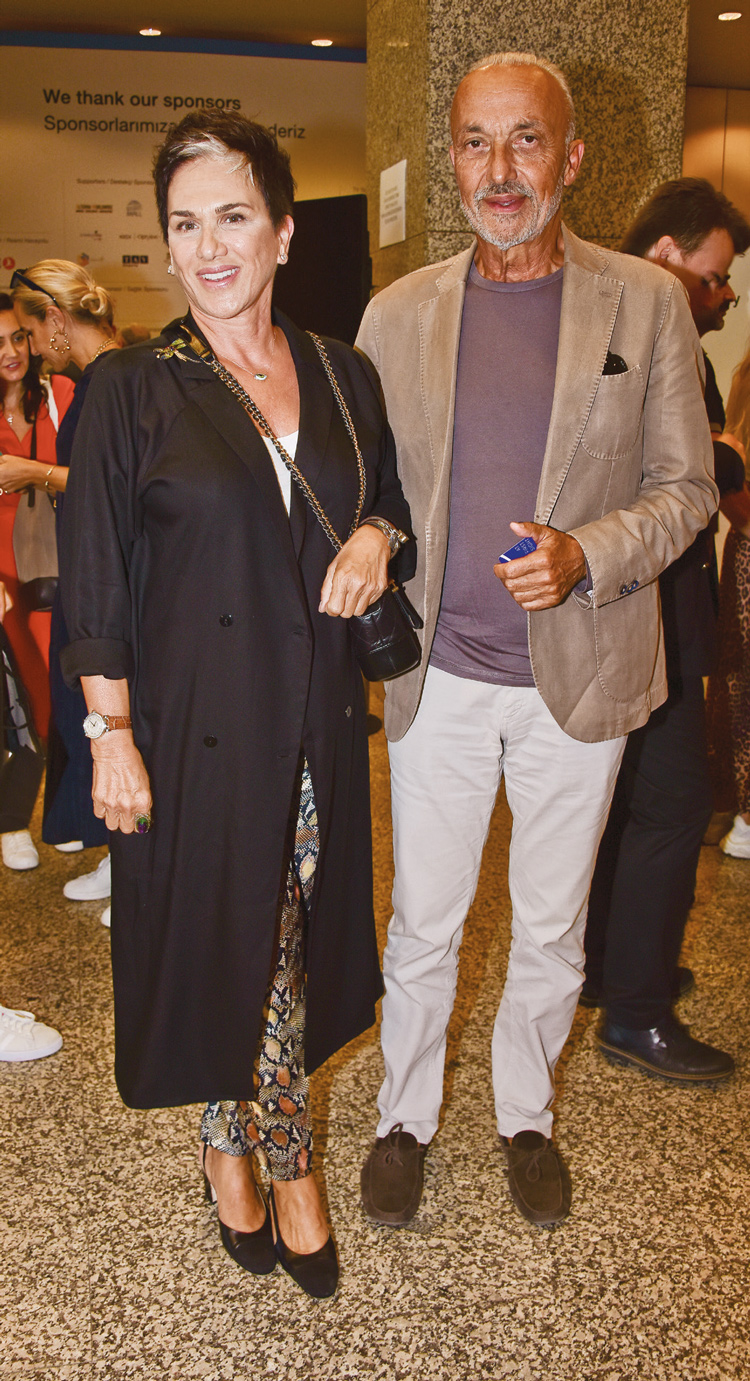 Çağdaş Sanat tutkunları Fuarda bir araya geldi