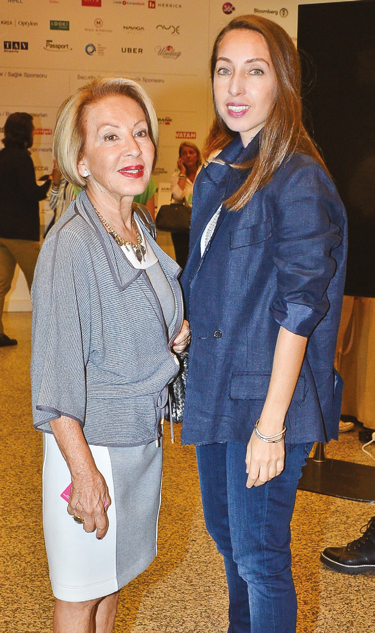 Çağdaş Sanat tutkunları Fuarda bir araya geldi