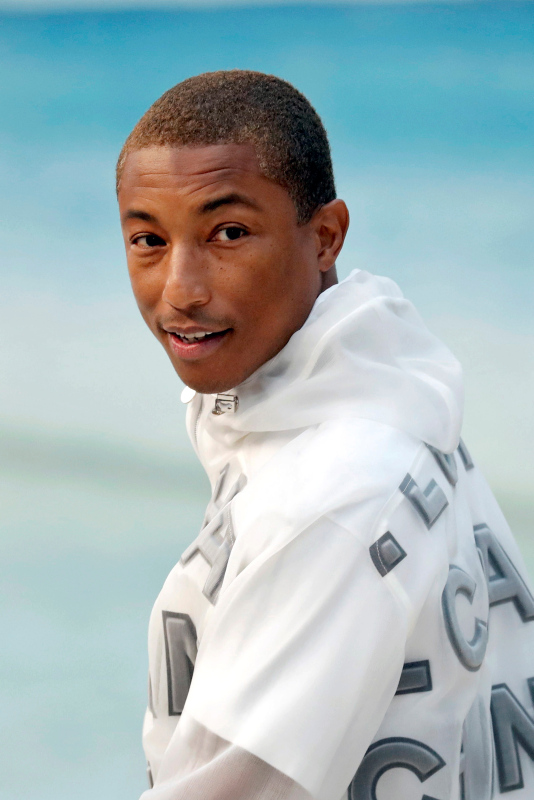 Chanel SS19 defilesinde ünlü yağmuru