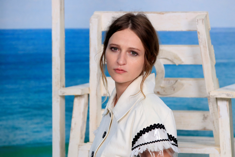 Chanel SS19 defilesinde ünlü yağmuru