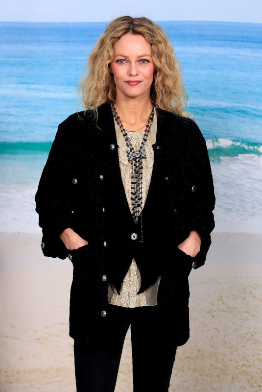 Chanel SS19 defilesinde ünlü yağmuru