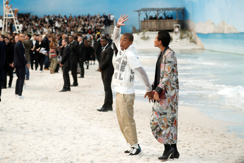 Chanel SS19 defilesinde ünlü yağmuru