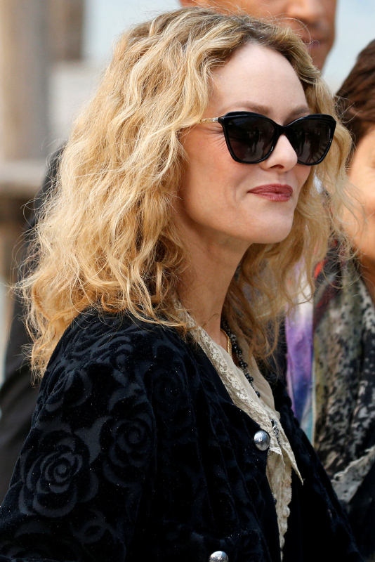 Chanel SS19 defilesinde ünlü yağmuru