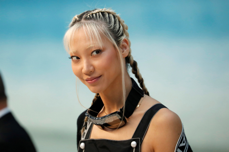 Chanel SS19 defilesinde ünlü yağmuru