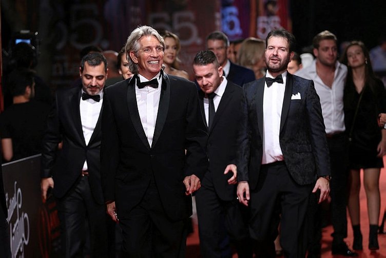 Kırmızı halıda şıklık yarışı