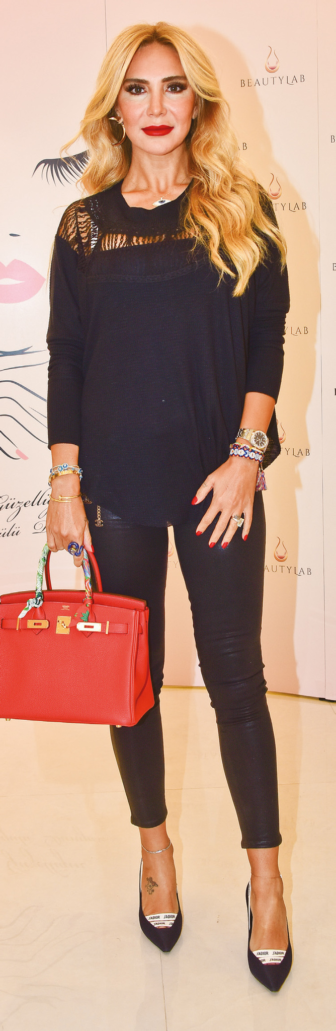 Yeni bir güzellik merkezi açıldı