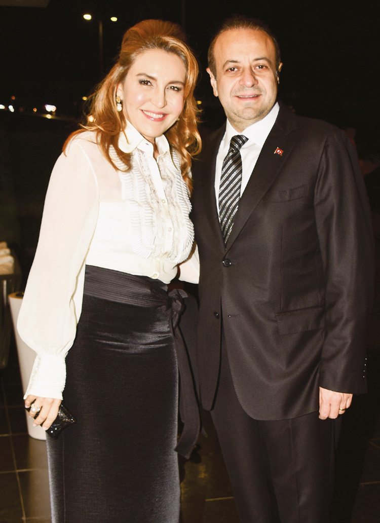 900 Konuğun huzurunda "evet"