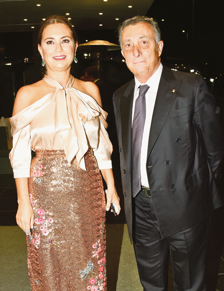 900 Konuğun huzurunda "evet"