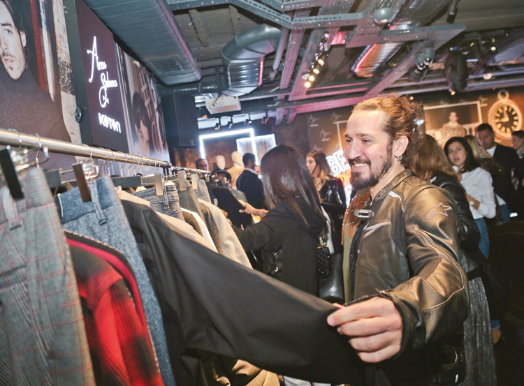 Erkekler için de koleksiyon hazırladı