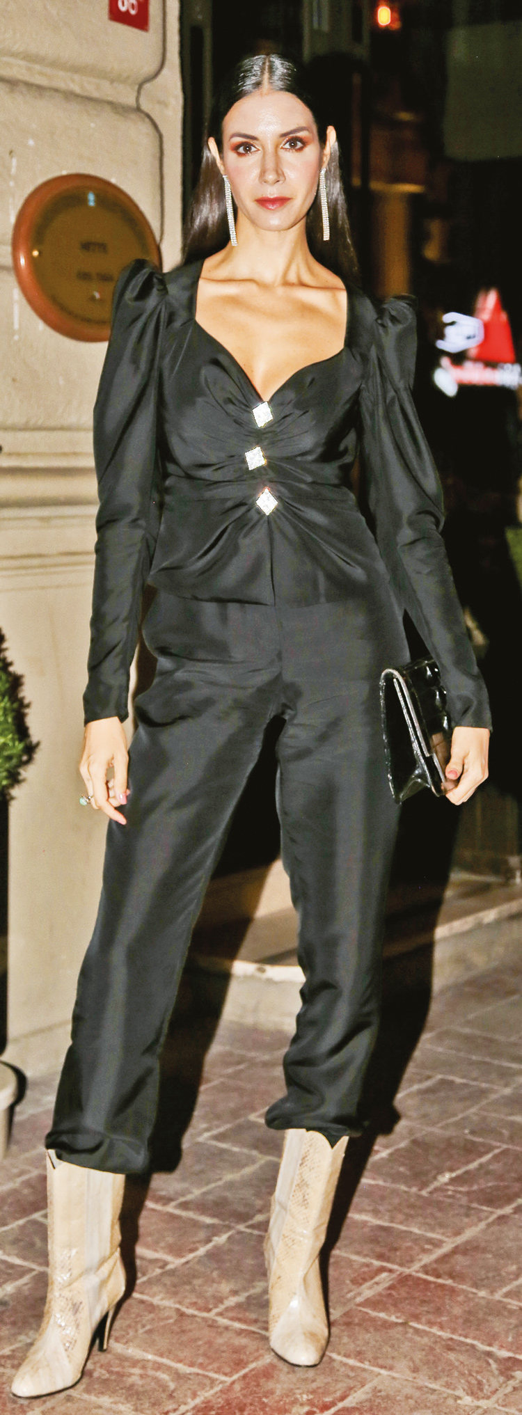 Dostları için özel bir parti düzenledi