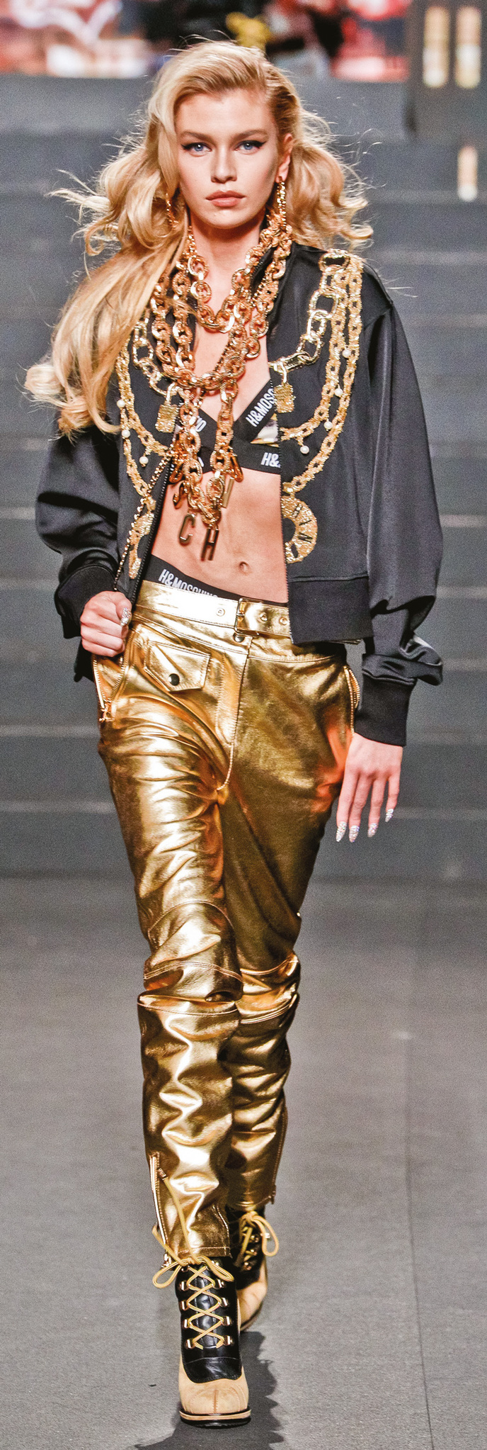 Dev işbirliğine görkemli defile