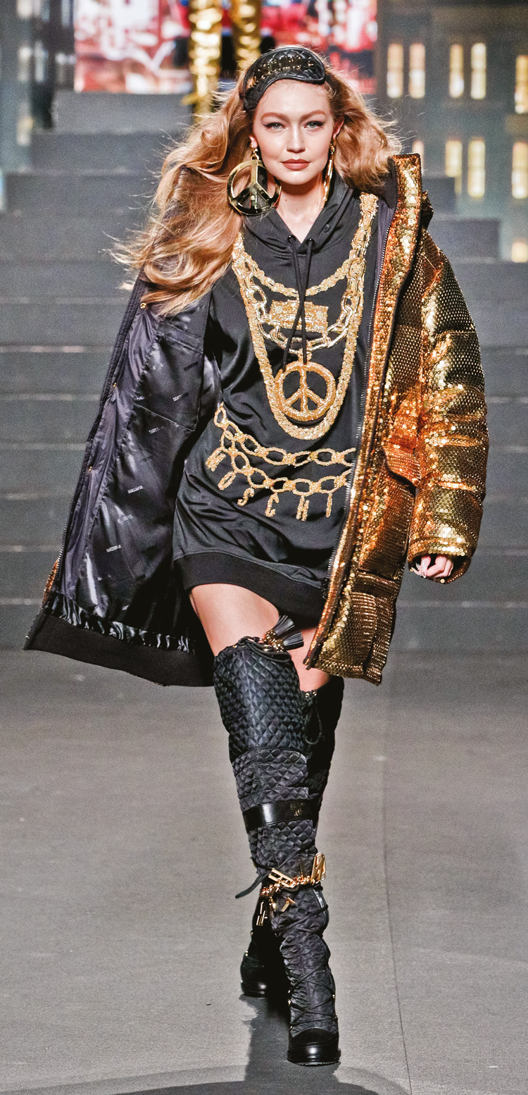 Dev işbirliğine görkemli defile