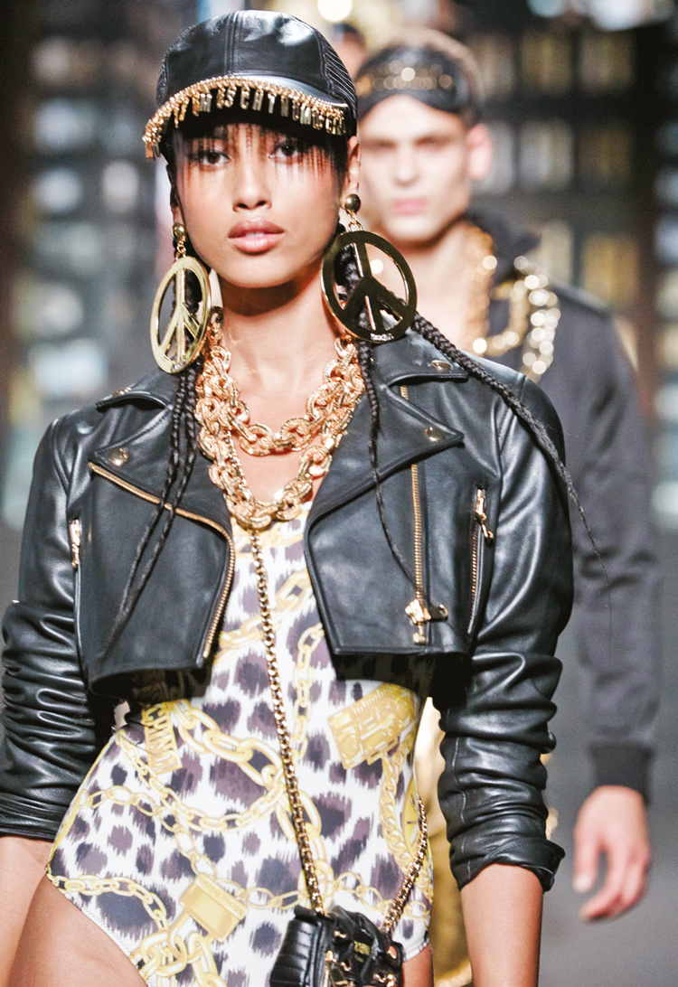 Dev işbirliğine görkemli defile