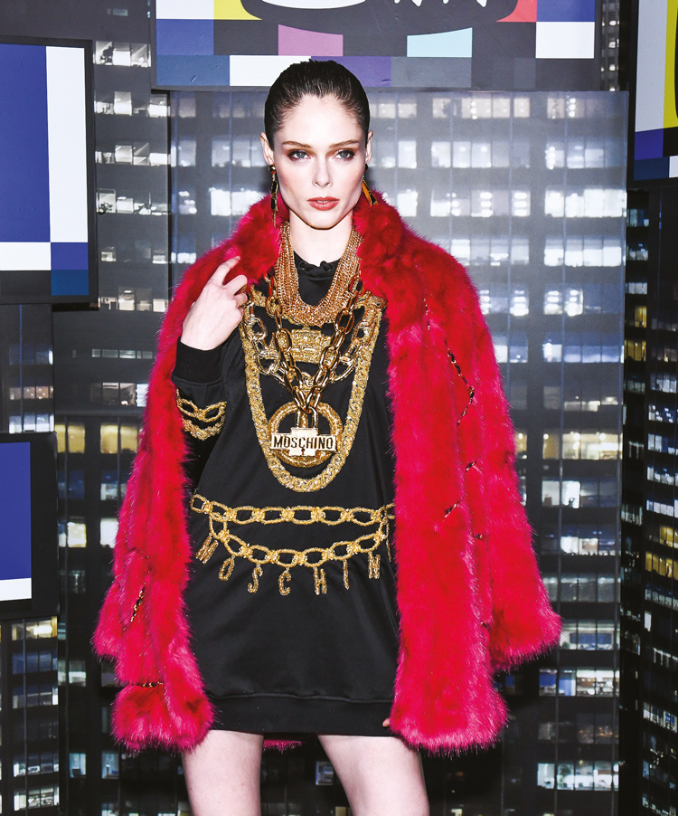 Dev işbirliğine görkemli defile