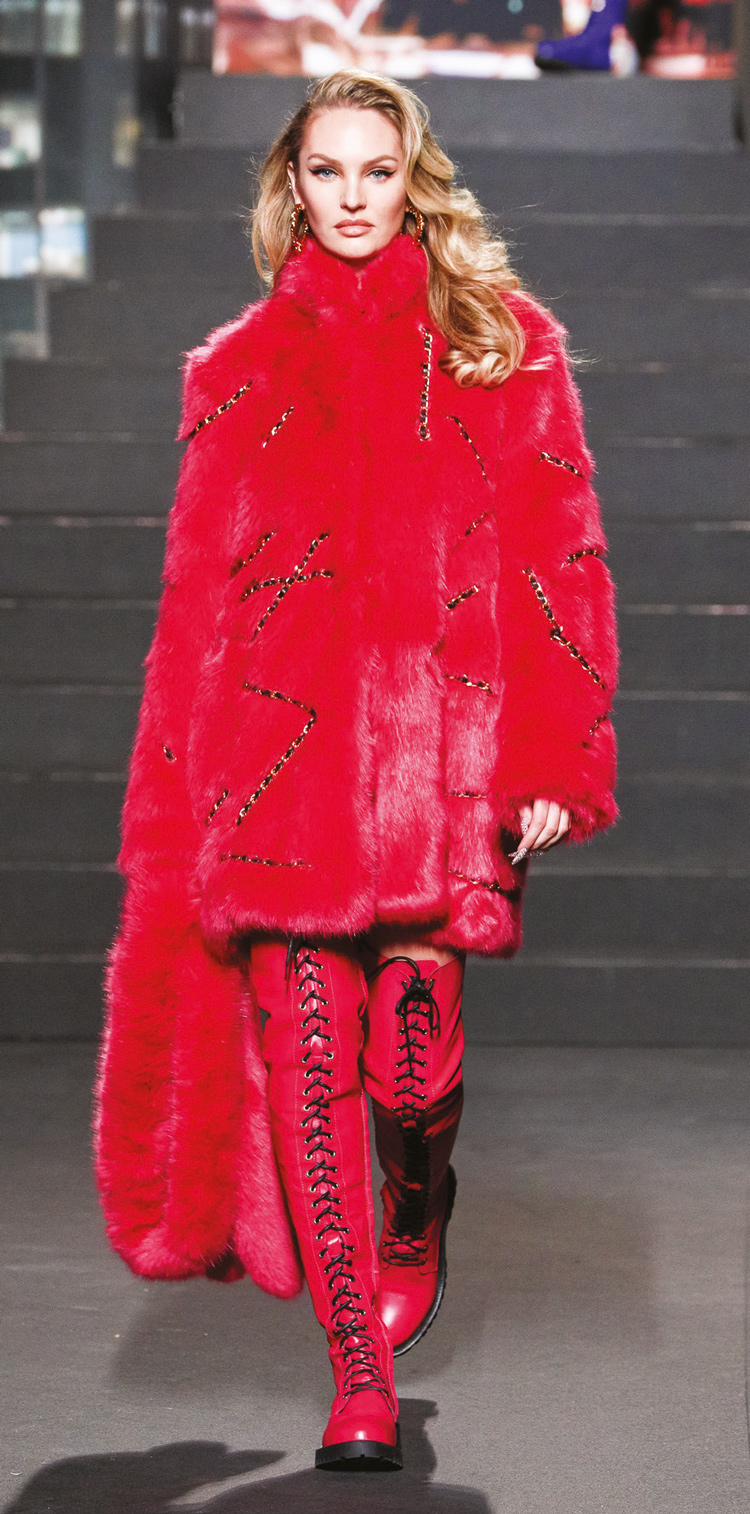 Dev işbirliğine görkemli defile