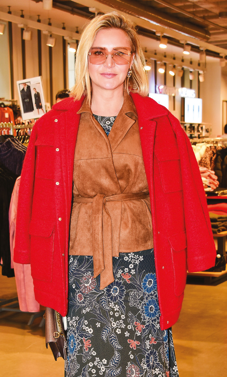 Dostları için alışveriş partisi verdi