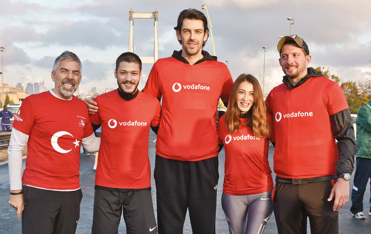 Vodafone İstanbul Maratonu'nda yüzbinler sağlık için koştu