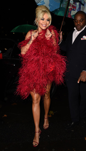 Rita Ora, albüm lansmanı partisinde göz doldurdu!