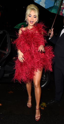 Rita Ora, albüm lansmanı partisinde göz doldurdu!