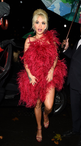 Rita Ora, albüm lansmanı partisinde göz doldurdu!