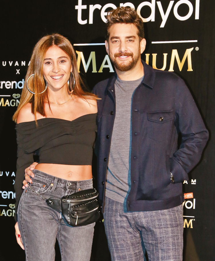 Dostlarını evinde ağırladı