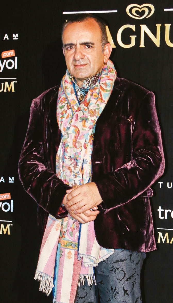 Dostlarını evinde ağırladı