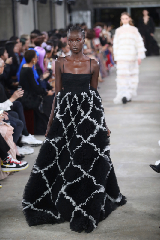 Valentino/Pre-Fall 2018/2019 Full Fashion Show