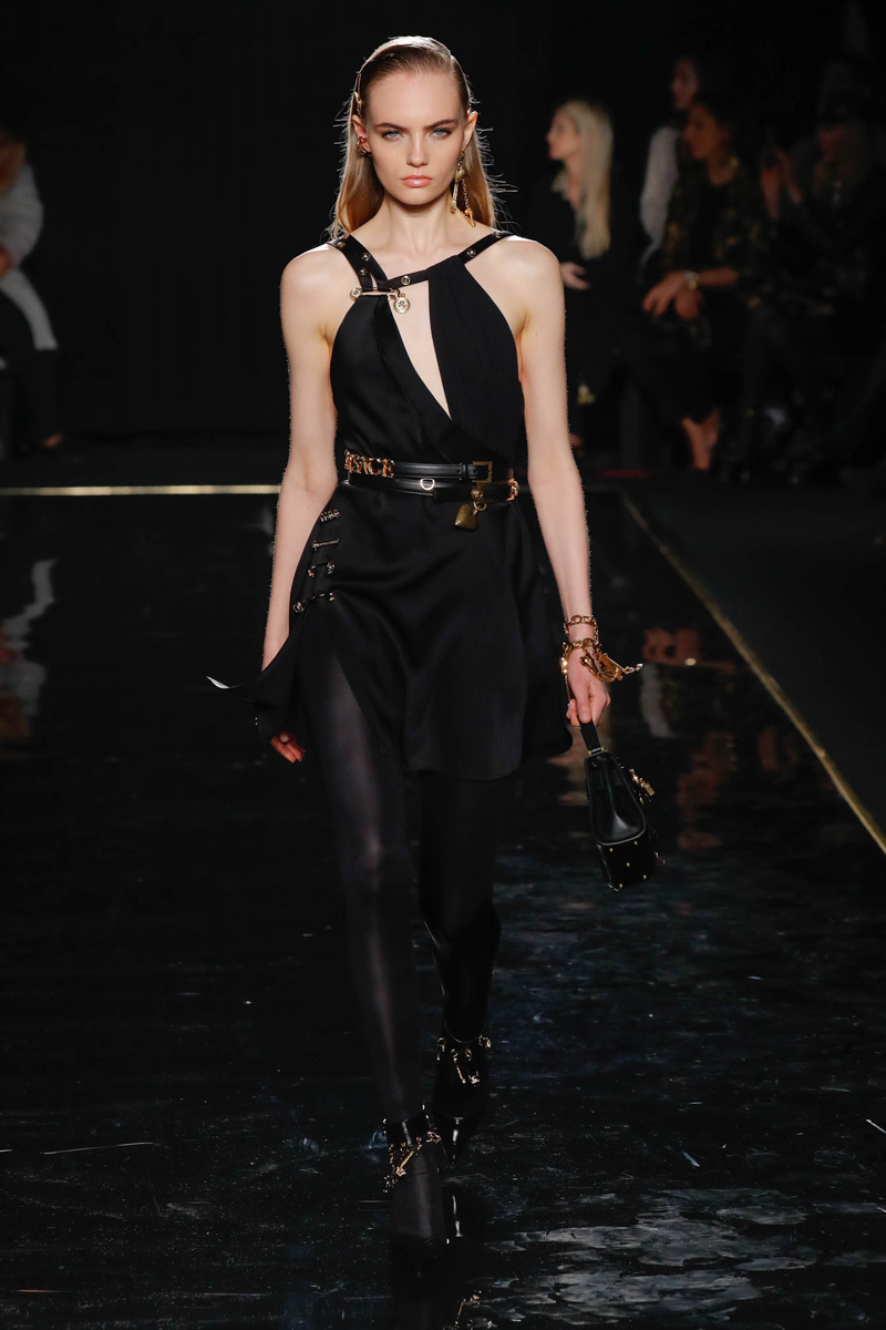 Versace Pre-Fall 2019 koleksiyonu tanıtıldı