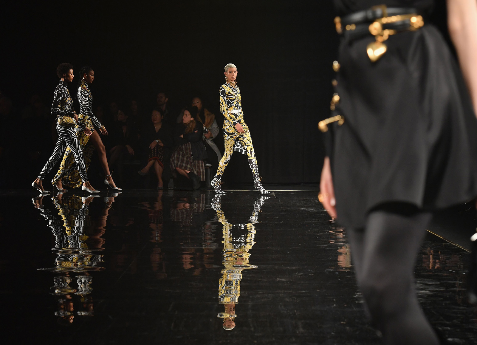 Versace Pre-Fall 2019 koleksiyonu tanıtıldı