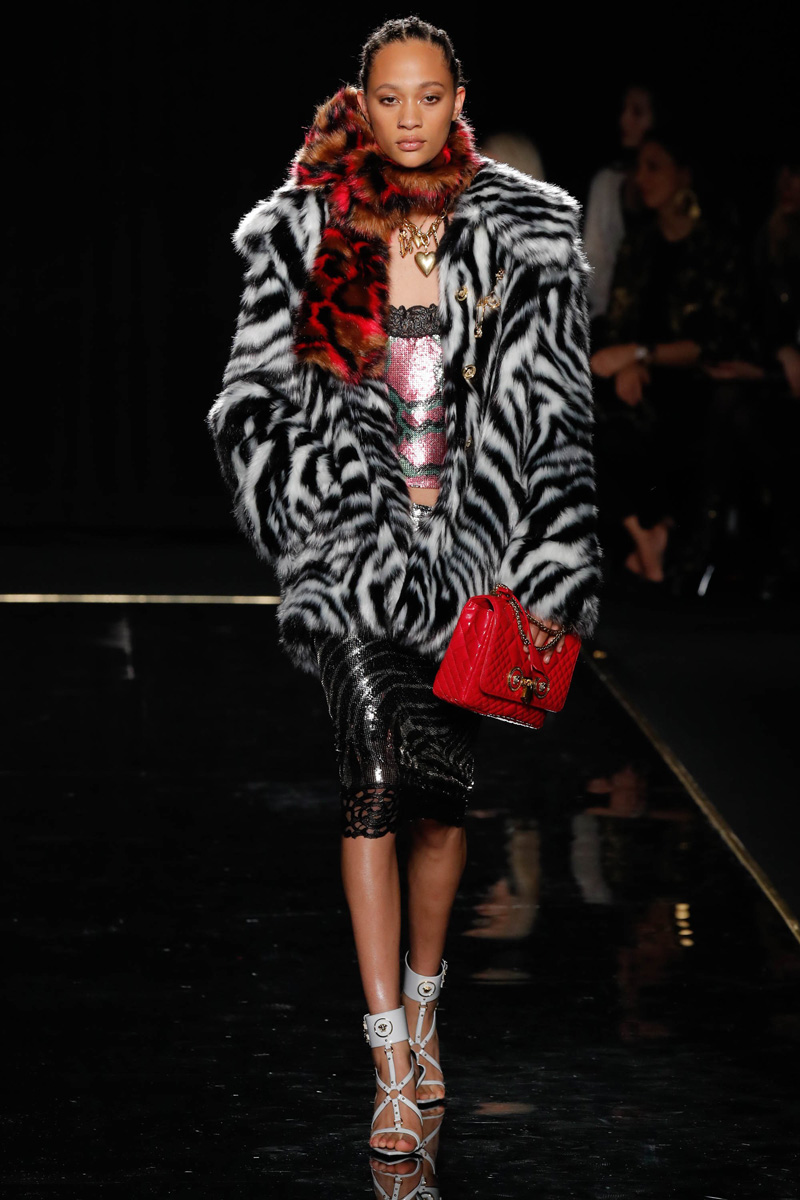 Versace Pre-Fall 2019 koleksiyonu tanıtıldı