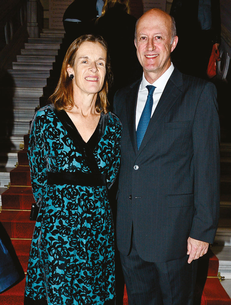 Ünlü isimler podyuma çıktı