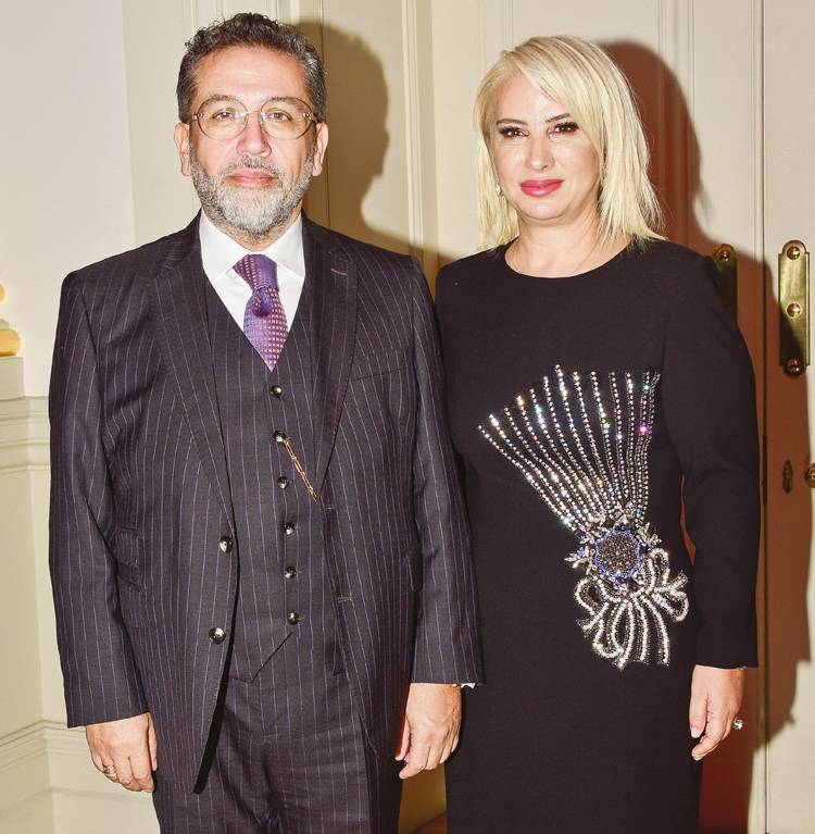 Ünlü isimler podyuma çıktı