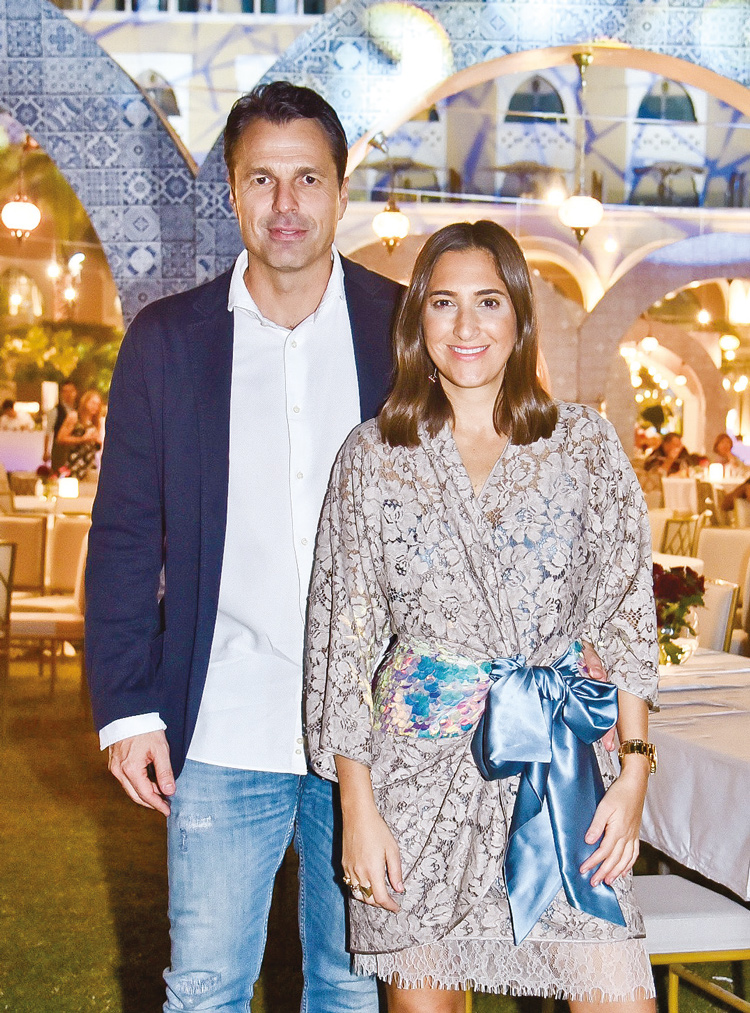 Türk oteli açılışını ünlü isimlerle yaptı