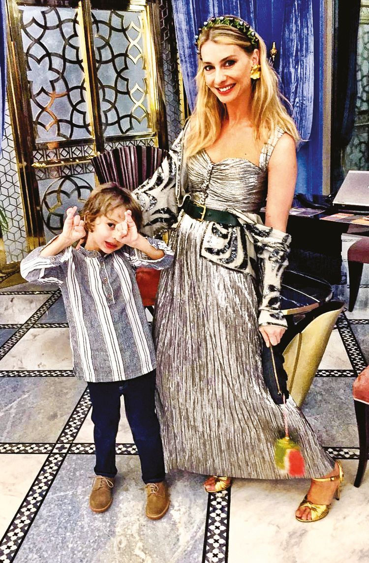 Türk oteli açılışını ünlü isimlerle yaptı