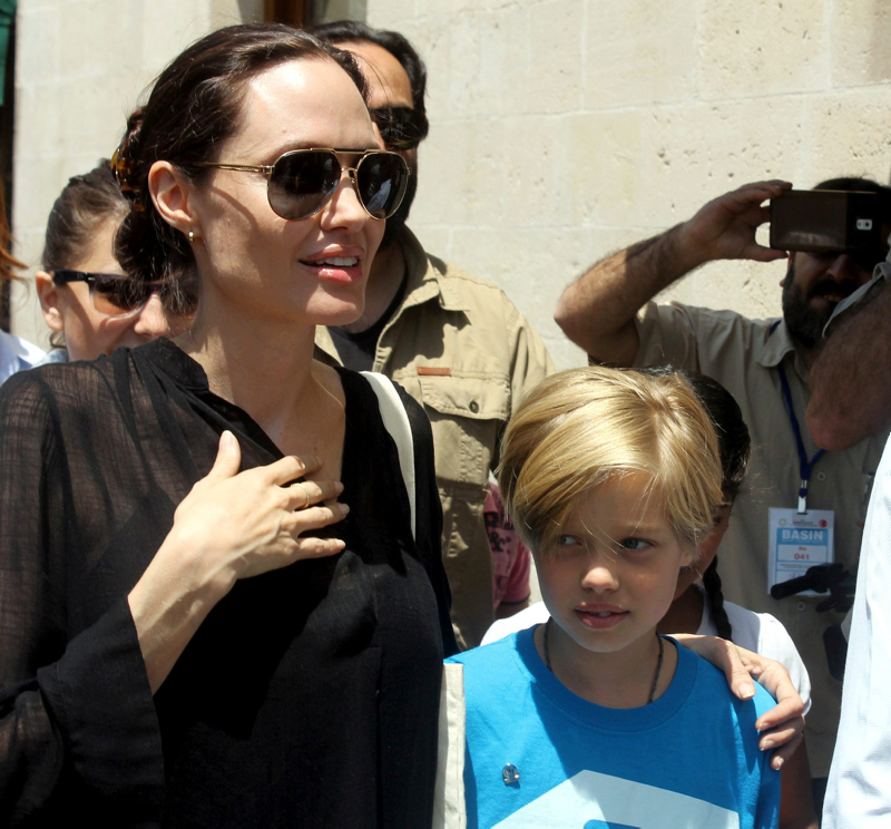 Angelina Jolie'nin çocuklarını yetiştirme şekli!