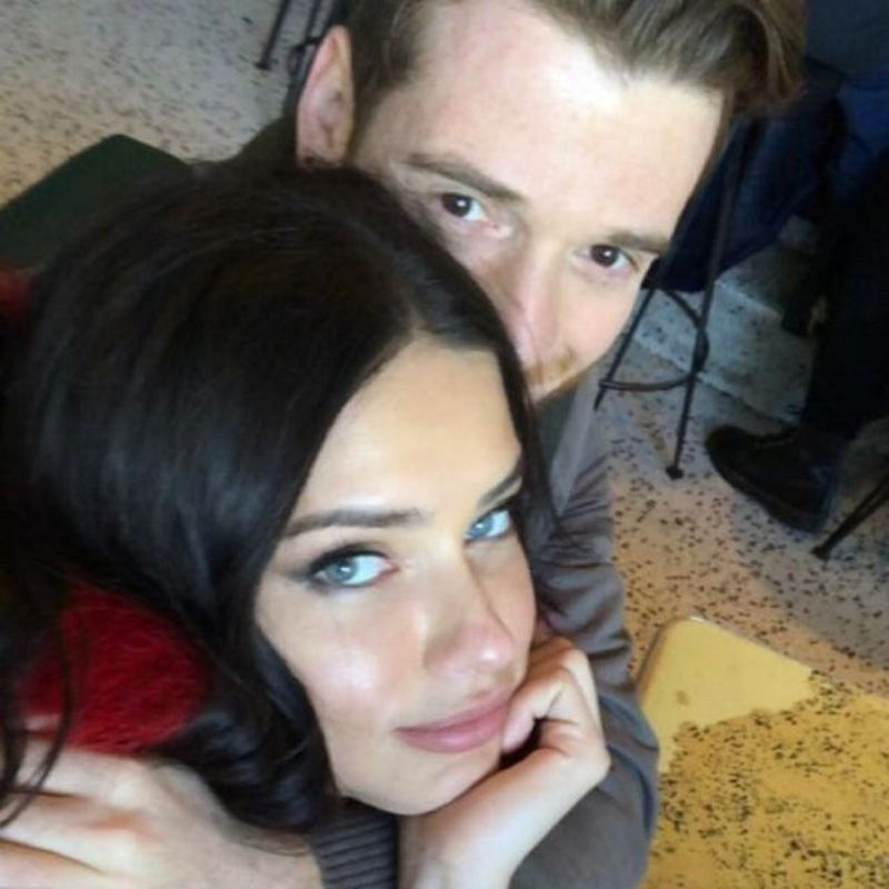 Adriana Lima, Metin Hara