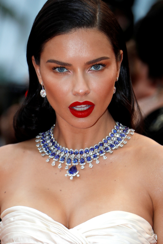 Adriana Lima, Metin Hara